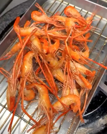 琵琶湖産の手長海老の素揚げ